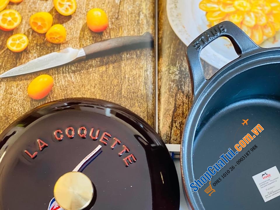 STAUB ĐỎ RƯỢU 20CM QUAI VỂNH - MADE IN FRANCE.