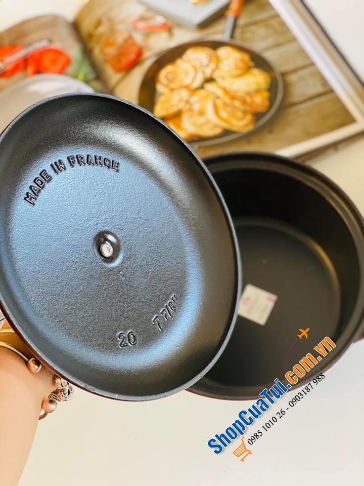 STAUB ĐỎ RƯỢU 20CM QUAI VỂNH - MADE IN FRANCE.