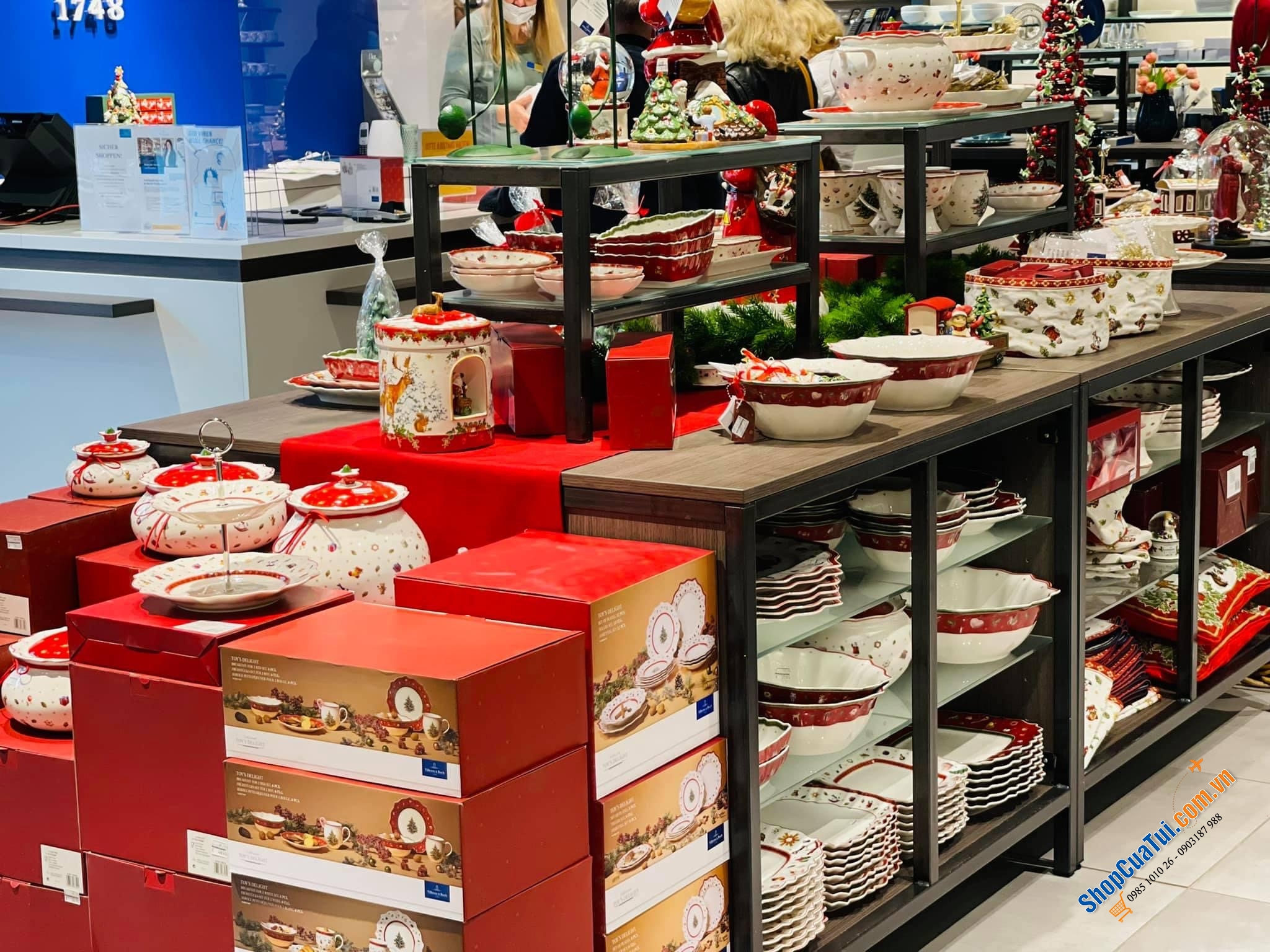 Set 3 hũ có nắp đậy bằng sứ Villeroy & Boch Winter Bakery Delight - hàng Noel cao cấp made in Germany - sang trọng vượt thời gian, thiết kế sáng tạo và chất lượng đặc biệt.
