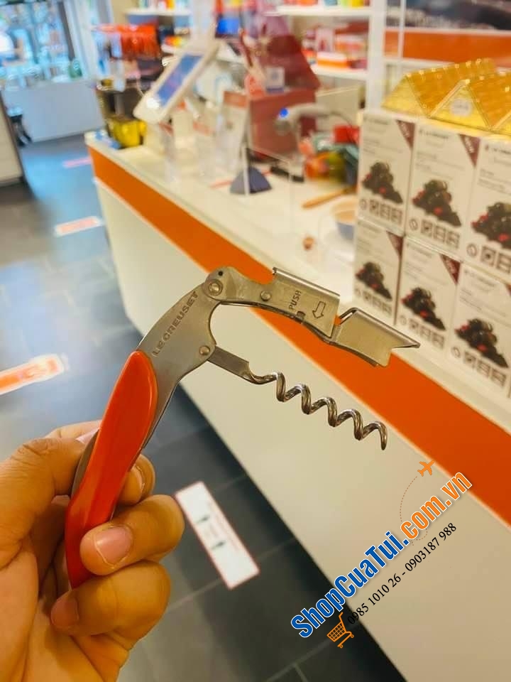 DỤNG CỤ MỞ RƯỢU VANG - MỞ BIA, NƯỚC NGỌT CAO CẤP LE CREUSET CAM.