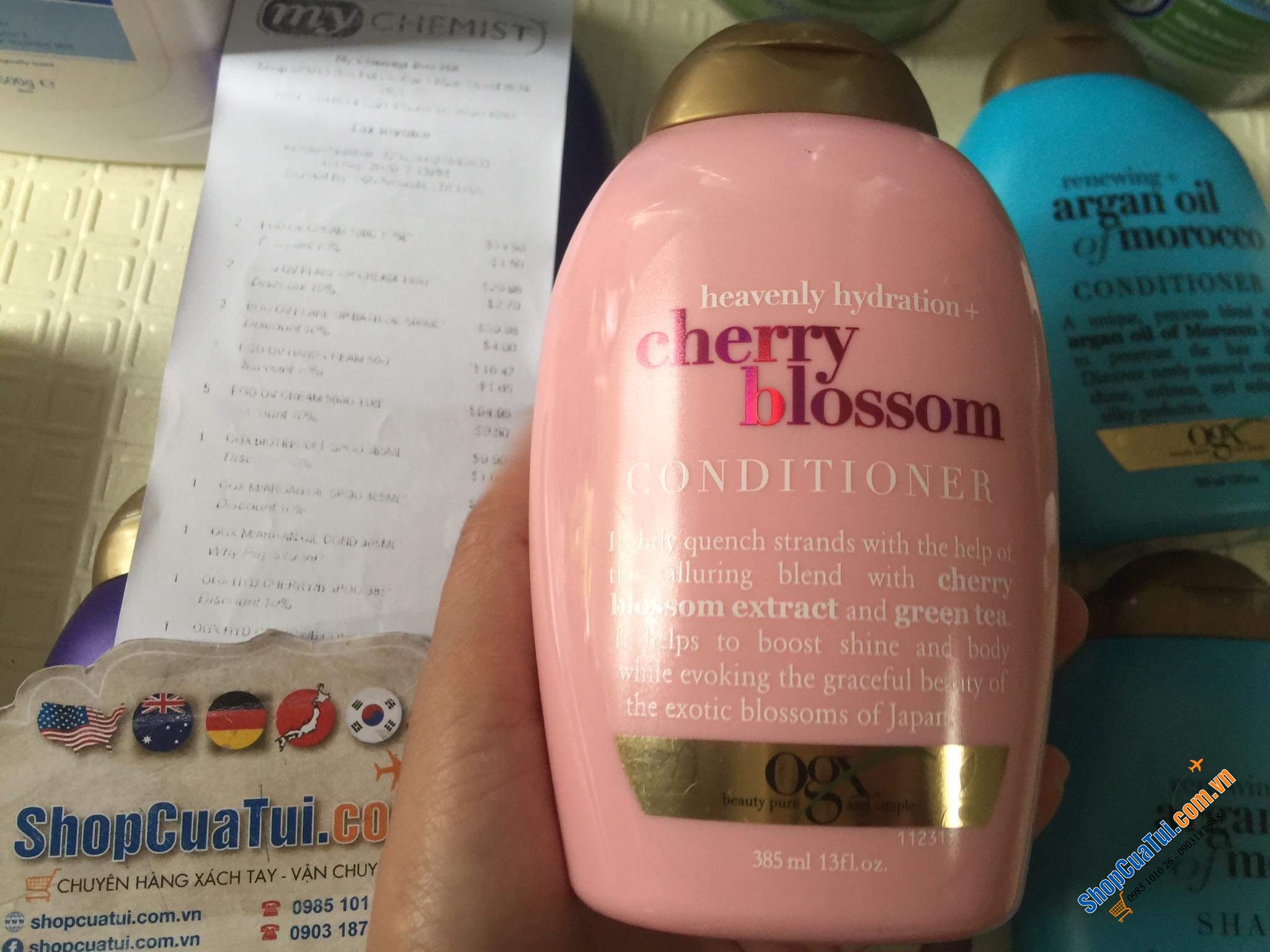 Cặp dầu Gội và Xả cao cấp OGX Heavenly Hydration Cherry Blossom 385ml- hoa anh đào và trà xanh giúp cung cấp độ ẩm, cung cấp chất dinh dưỡng cho mái tóc mềm mại, khoẻ mạnh