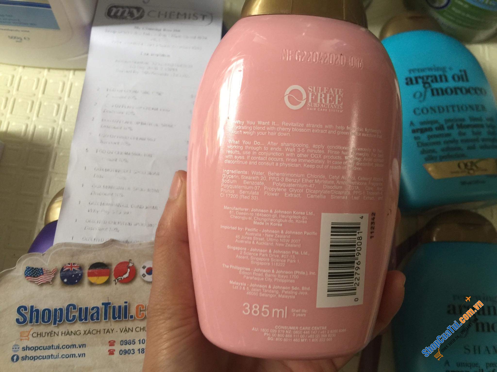 Cặp dầu Gội và Xả cao cấp OGX Heavenly Hydration Cherry Blossom 385ml- hoa anh đào và trà xanh giúp cung cấp độ ẩm, cung cấp chất dinh dưỡng cho mái tóc mềm mại, khoẻ mạnh
