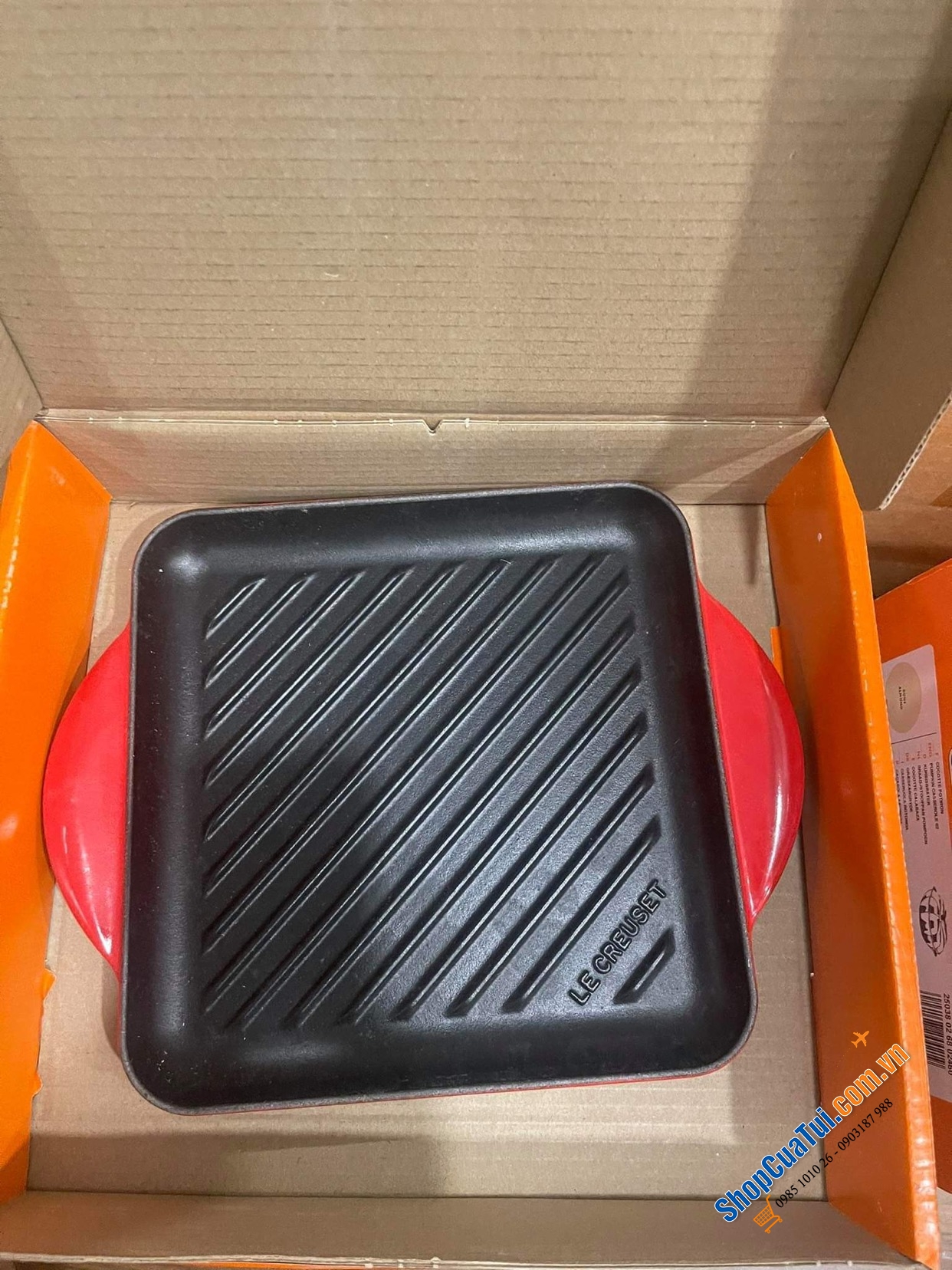 CHẢO - KHAY NƯỚNG LE CREUSET 32x22x3 cm.