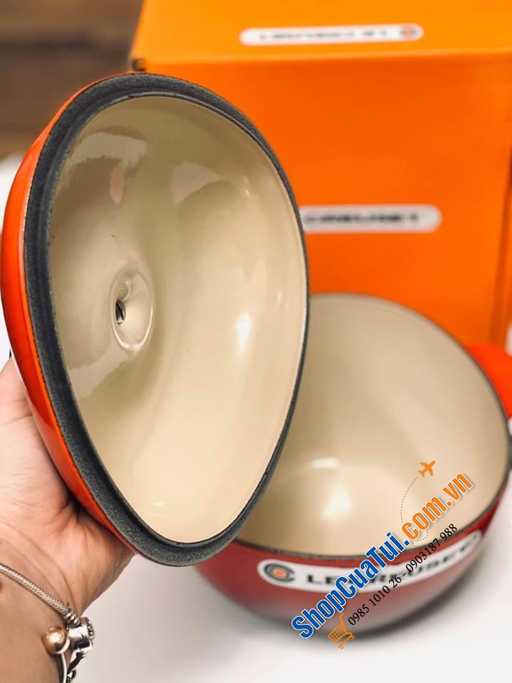 NỒI GANG ĐÚC QUẢ TÁO LE CREUSET ĐỎ 18 CM - 2,1 Lit.