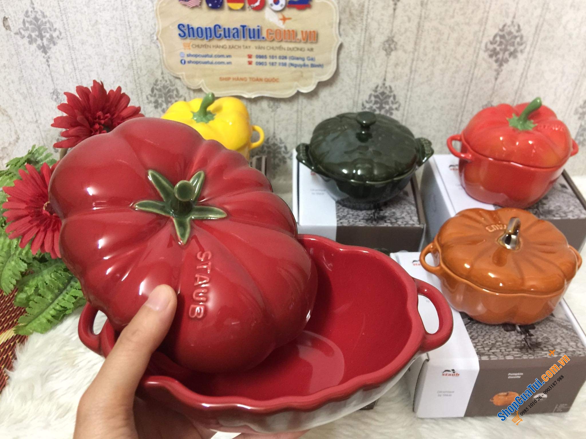Set 5 thố sứ củ quả Staub, Combo 5 âu sứ Staub:  Âu ớt chuông đỏ và vàng Staub , Âu cà chua, Âu bí Ngô  staub, âu atiso - đựng bánh, kẹo mứt... đựng soup, đồ ăn bỏ lò, hầm ... nhất là món tôm phủ pho mai thì gọi là quá đỉnh