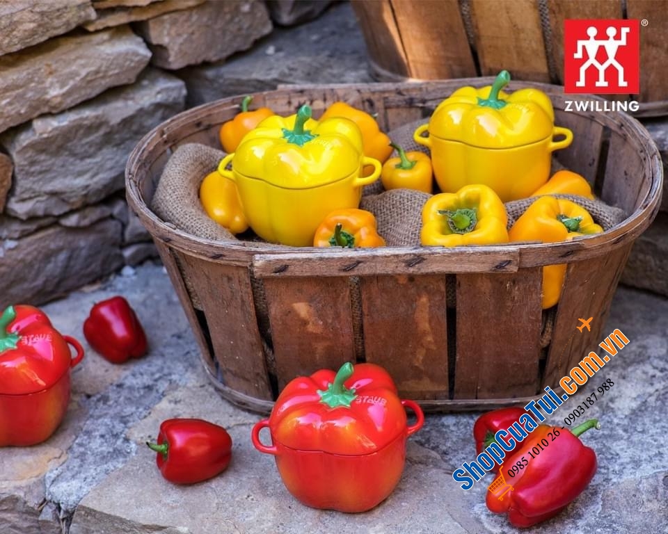 Set 5 thố sứ củ quả Staub, Combo 5 âu sứ Staub:  Âu ớt chuông đỏ và vàng Staub , Âu cà chua, Âu bí Ngô  staub, âu atiso - đựng bánh, kẹo mứt... đựng soup, đồ ăn bỏ lò, hầm ... nhất là món tôm phủ pho mai thì gọi là quá đỉnh