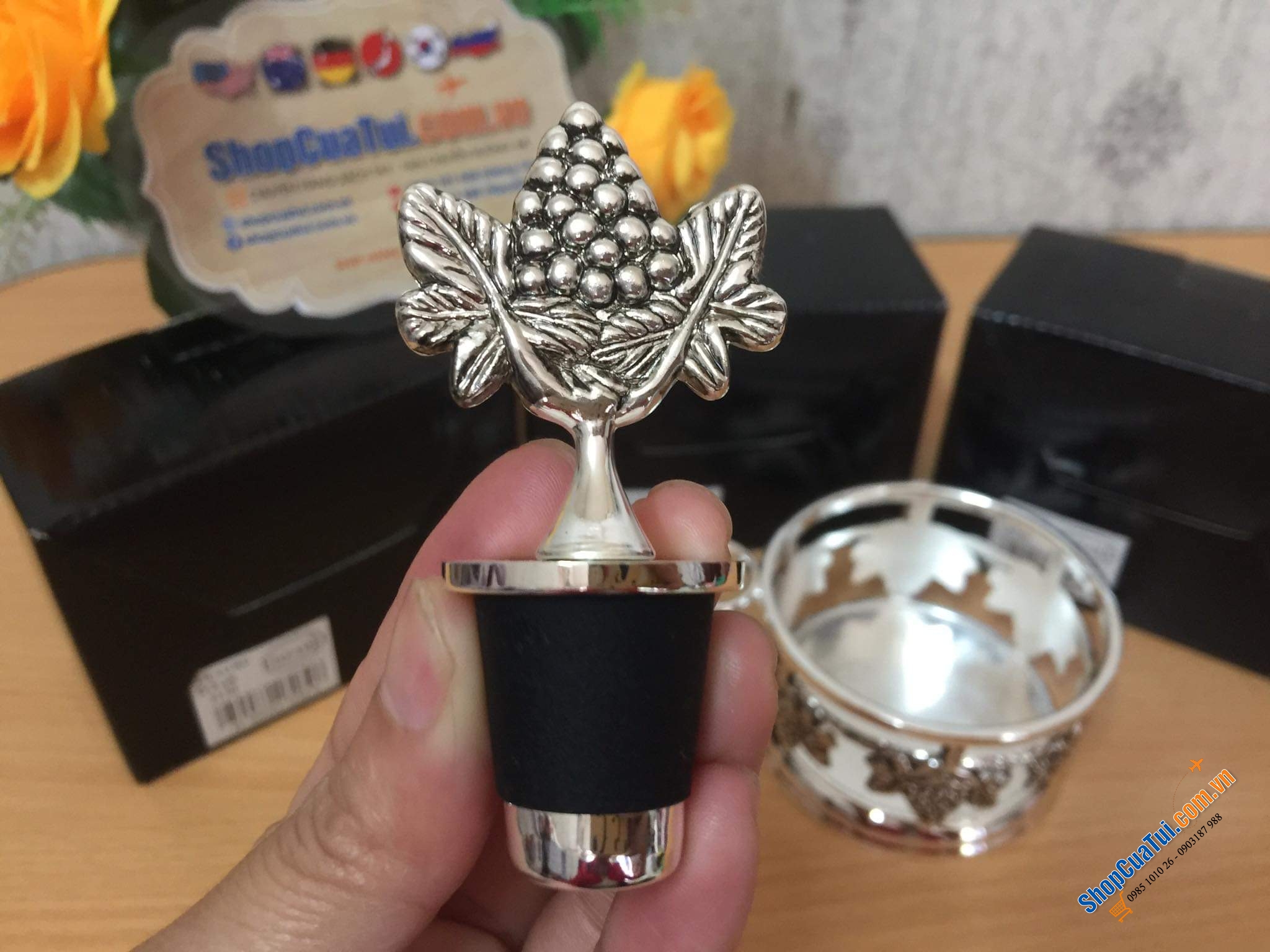 SET GIÁ RƯỢU VANG KÈM NÚT RƯỢU VANG HÌNH TRÁI NHO MẠ BẠC CỰC SANG EDZARD GERMANY