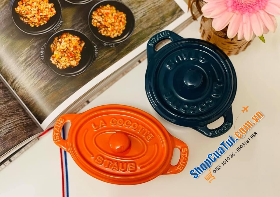 NỒI GỐM STAUB OVAL CAM 11 cm và XANH TRÒN 10 cm.