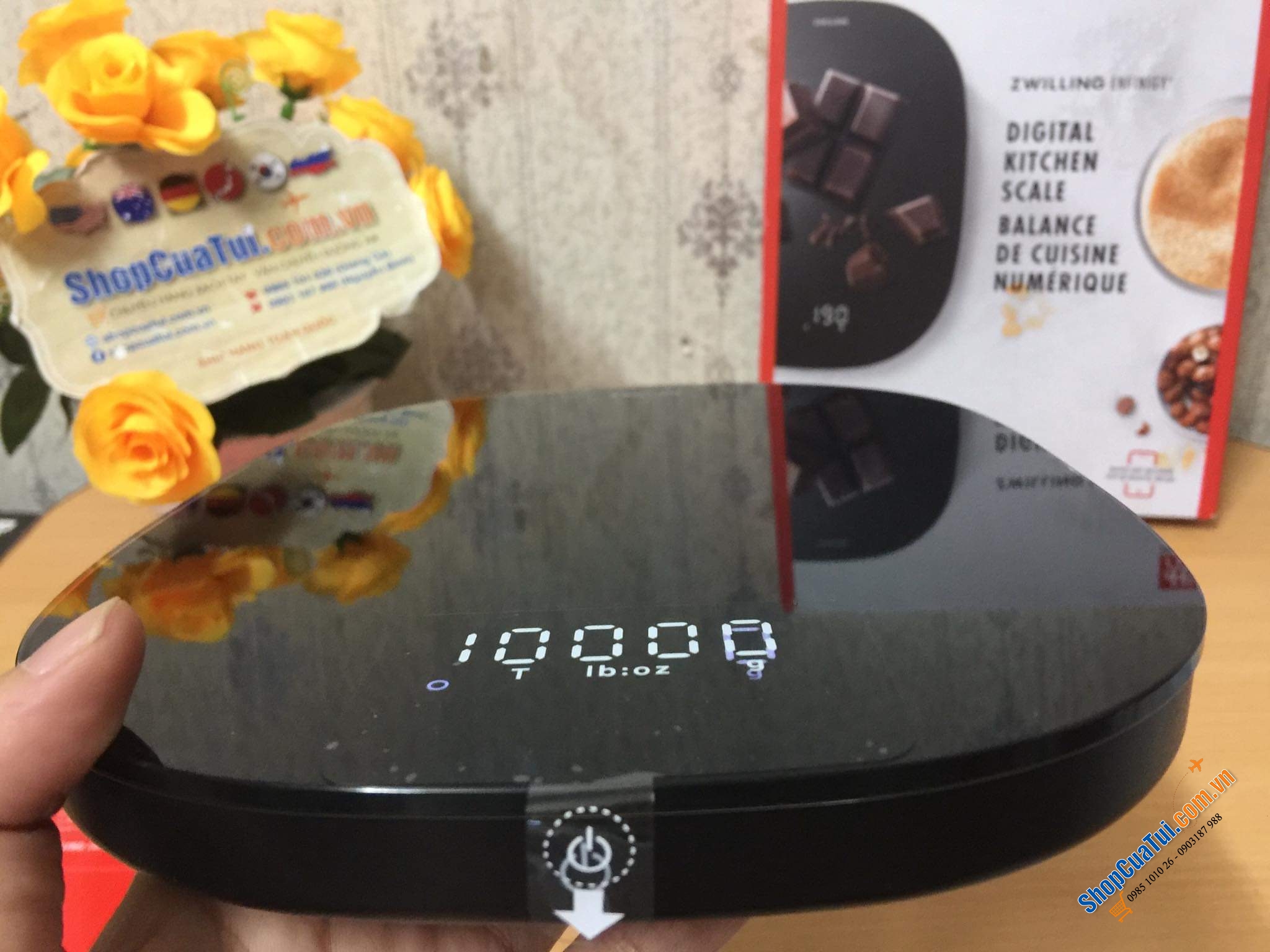 CÂN NHÀ BẾP HIỆN ĐẠI NHẤT ZWILLING DÙNG SẠC MÀU ĐEN / TRẮNG.
