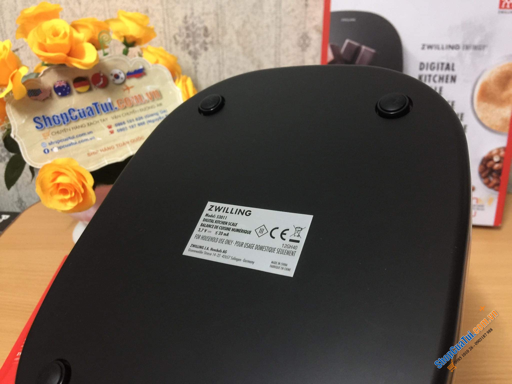 CÂN NHÀ BẾP HIỆN ĐẠI NHẤT ZWILLING DÙNG SẠC MÀU ĐEN / TRẮNG.