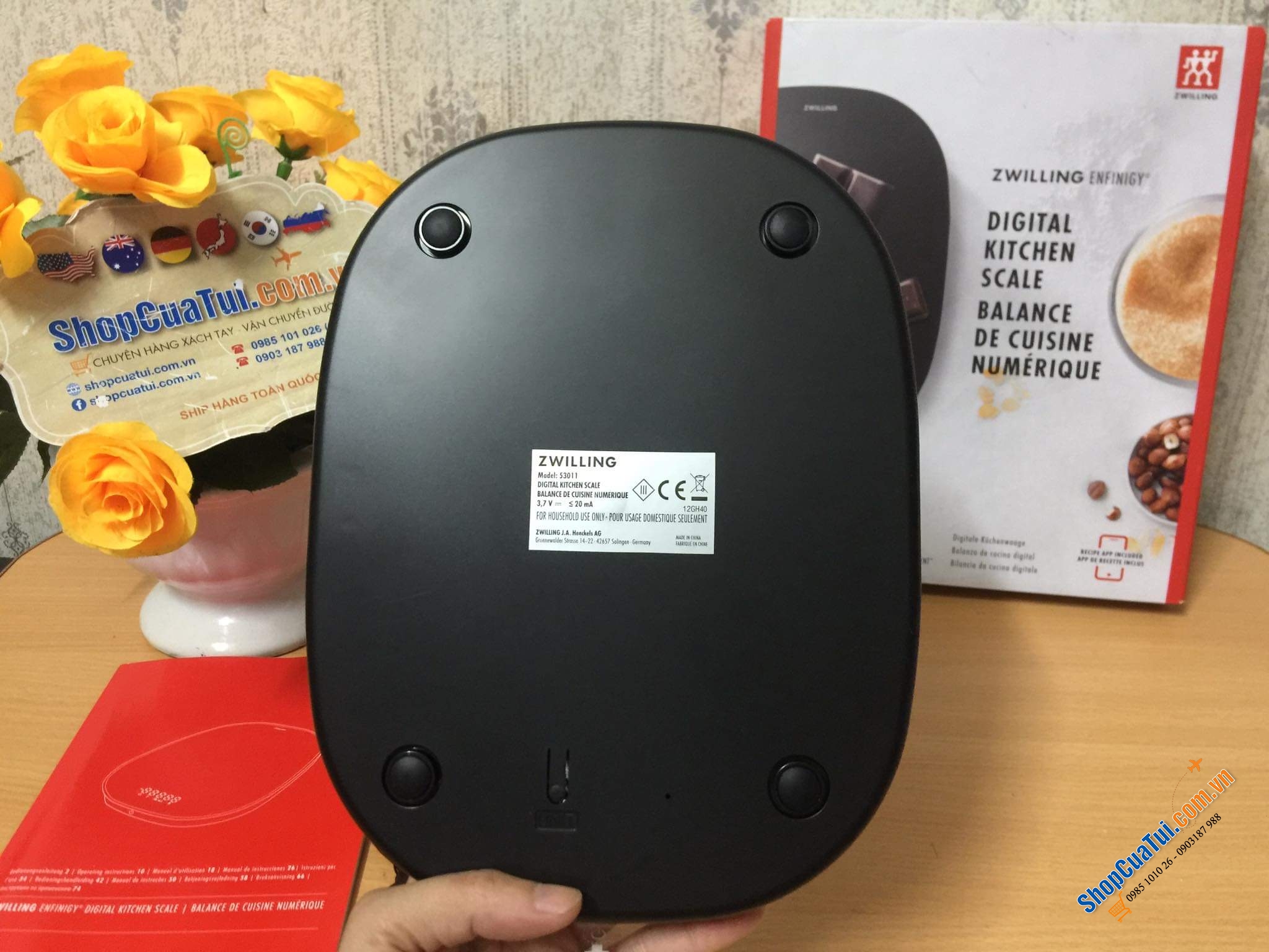 CÂN NHÀ BẾP HIỆN ĐẠI NHẤT ZWILLING DÙNG SẠC MÀU ĐEN / TRẮNG.