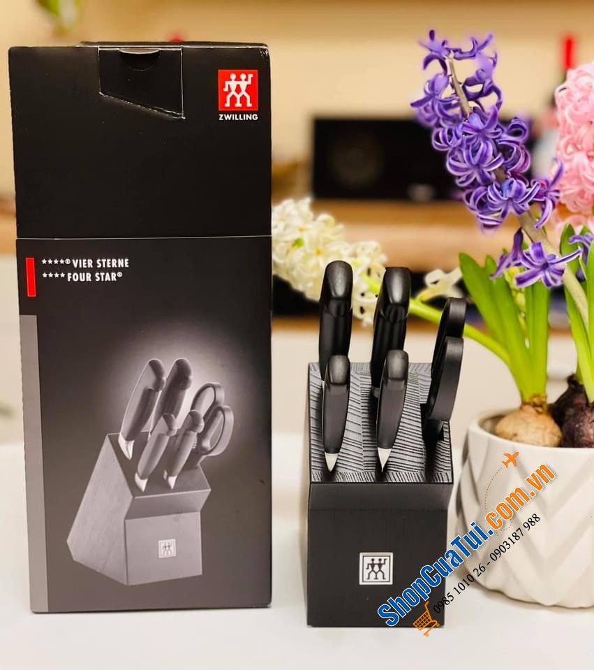 Bộ dao Zwilling Vier Sterne Four Star đốc đen thuộc dòng dao đắt nhất hiện nay của Zwilling danh giá.