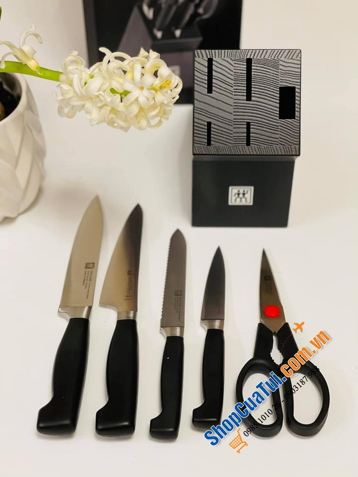 Bộ dao Zwilling Vier Sterne Four Star đốc đen thuộc dòng dao đắt nhất hiện nay của Zwilling danh giá.