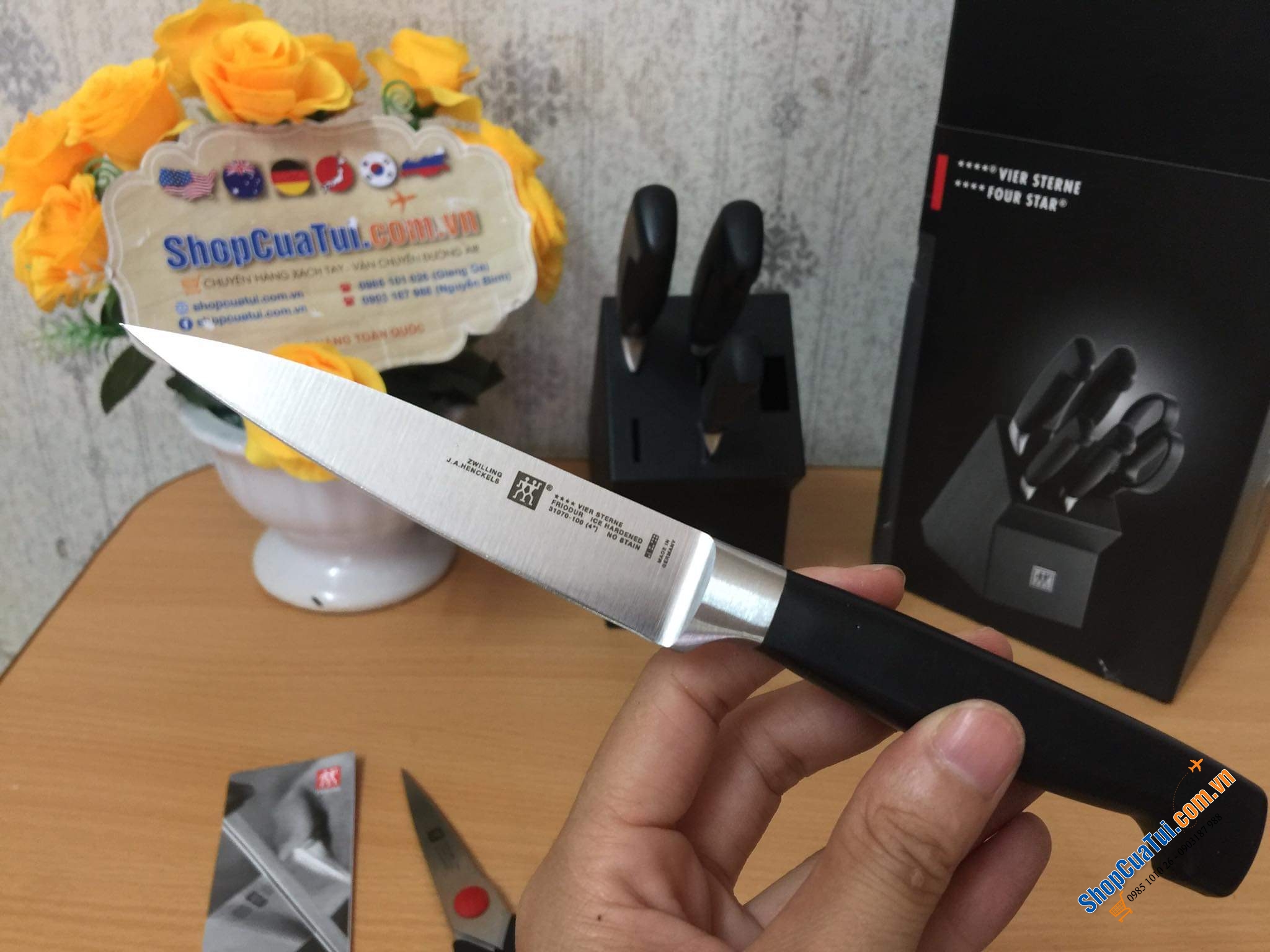 Bộ dao Zwilling Vier Sterne Four Star đốc đen thuộc dòng dao đắt nhất hiện nay của Zwilling danh giá.