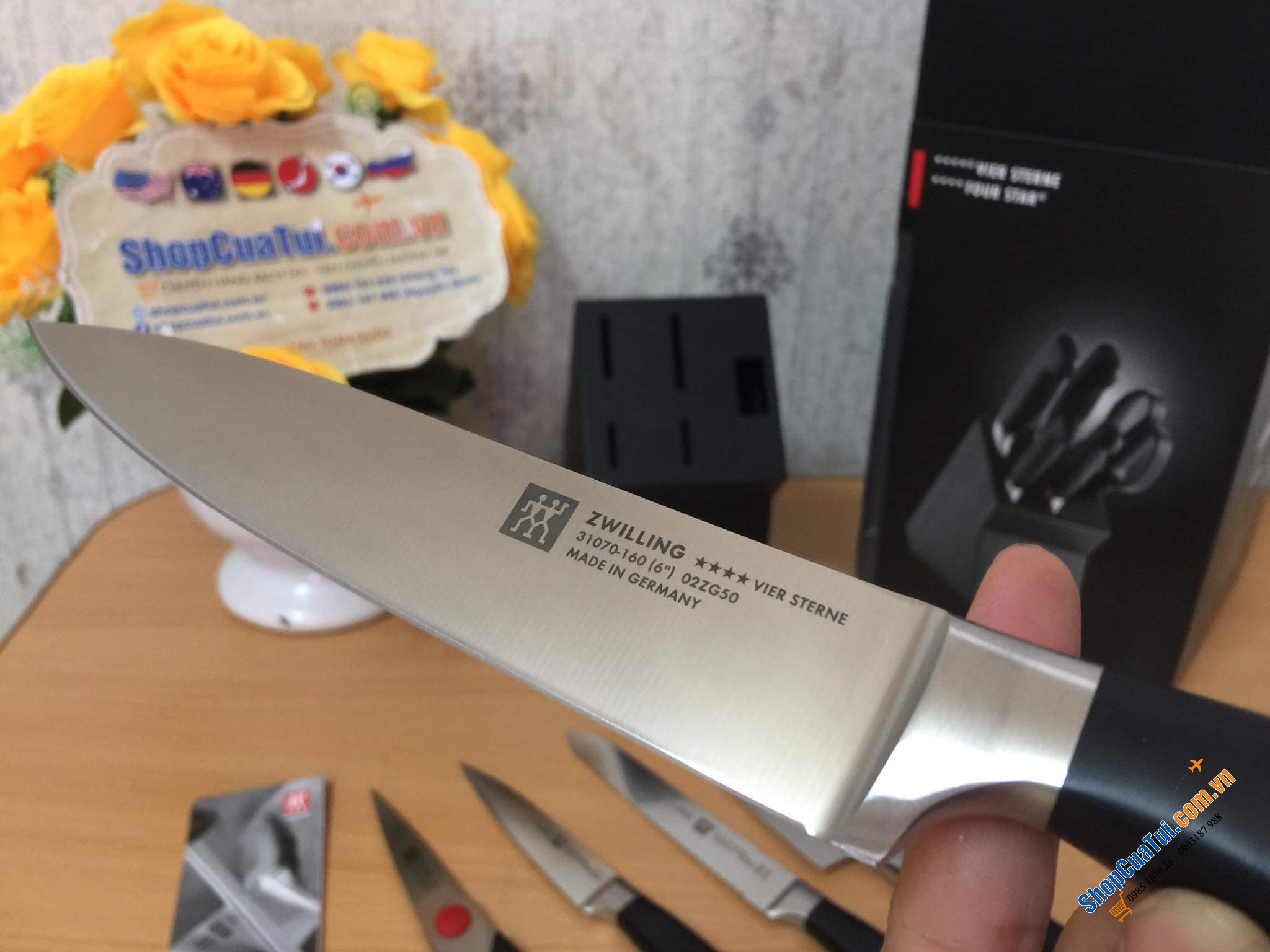Bộ dao Zwilling Vier Sterne Four Star đốc đen thuộc dòng dao đắt nhất hiện nay của Zwilling danh giá.