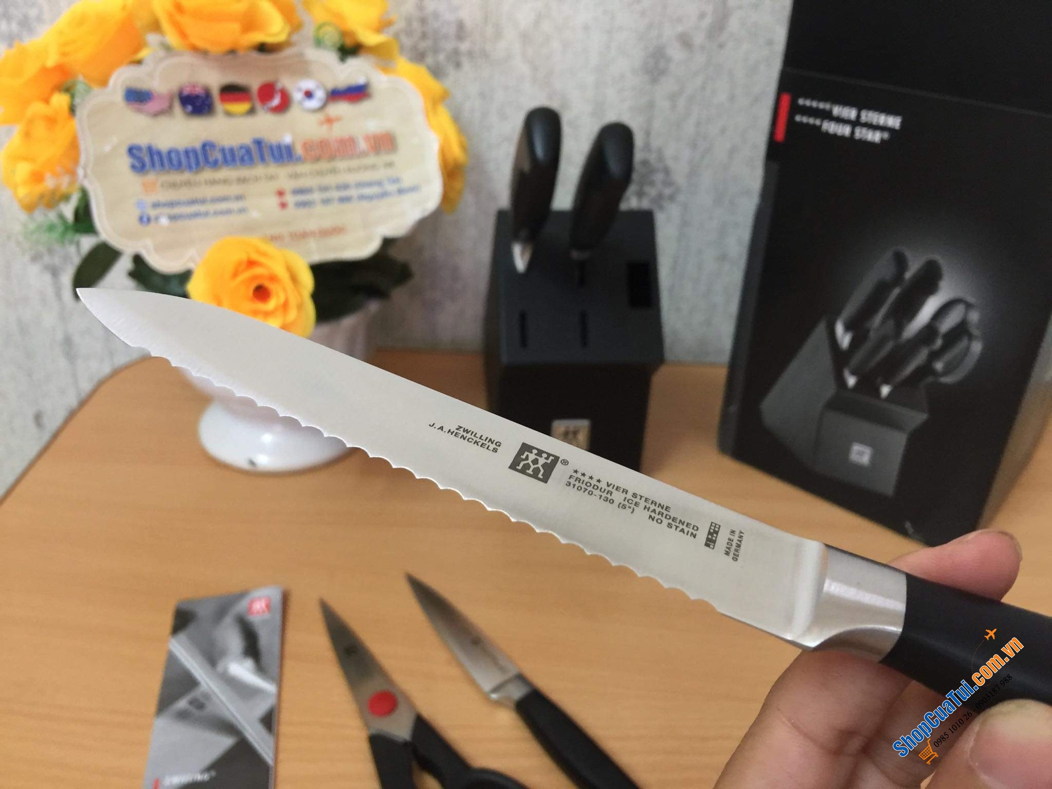 Bộ dao Zwilling Vier Sterne Four Star đốc đen thuộc dòng dao đắt nhất hiện nay của Zwilling danh giá.