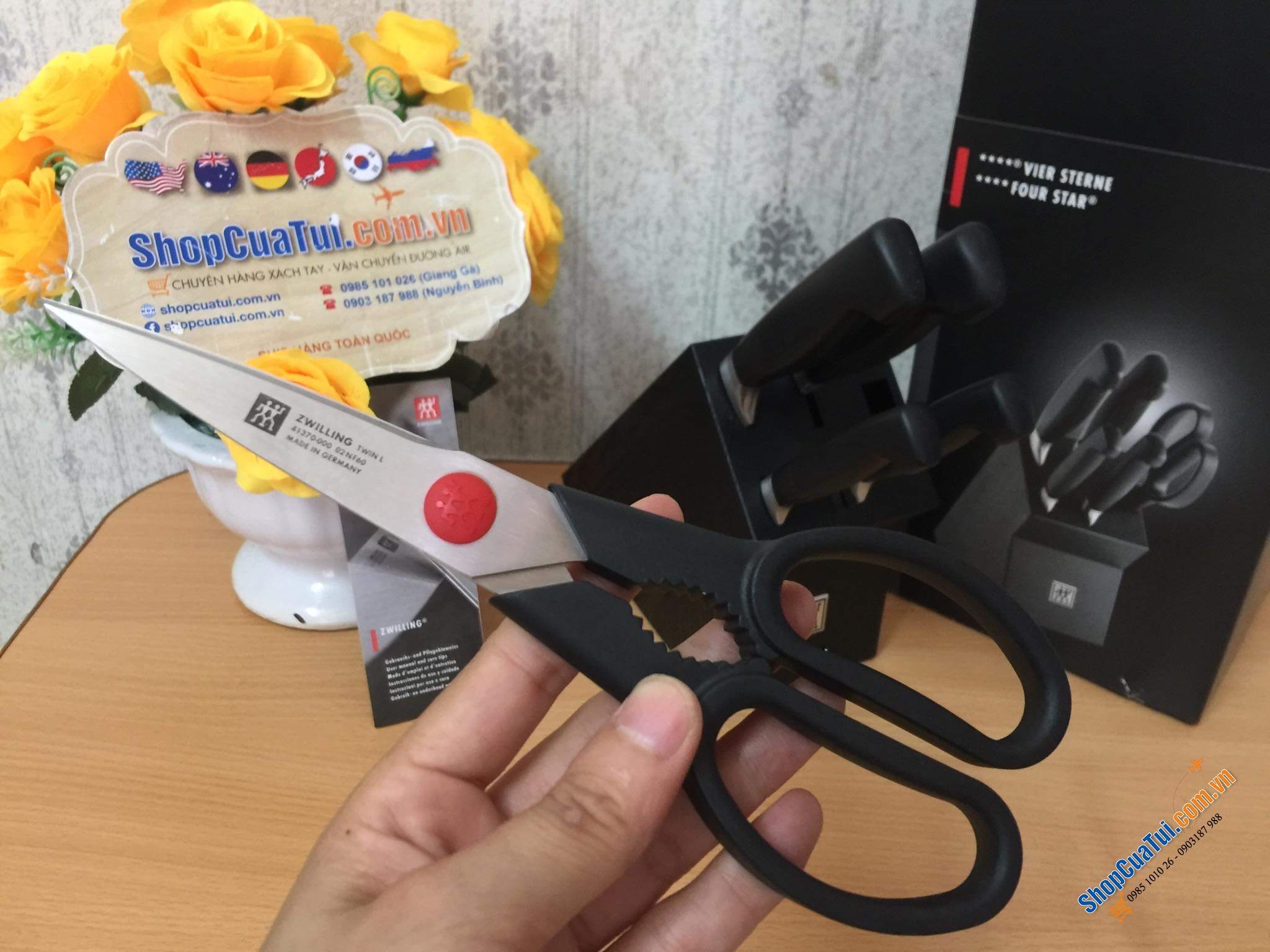 Bộ dao Zwilling Vier Sterne Four Star đốc đen thuộc dòng dao đắt nhất hiện nay của Zwilling danh giá.