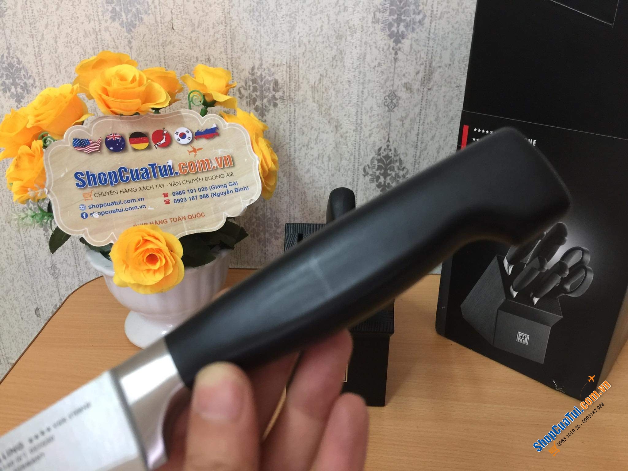 Bộ dao Zwilling Vier Sterne Four Star đốc đen thuộc dòng dao đắt nhất hiện nay của Zwilling danh giá.