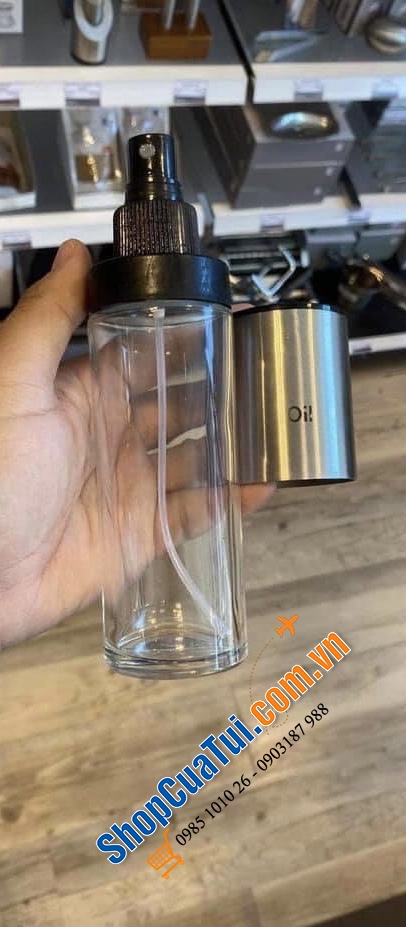 Bình xịt dầu giấm wmf mẫu mới tinh đặt lên bàn tiệc siêu sang.