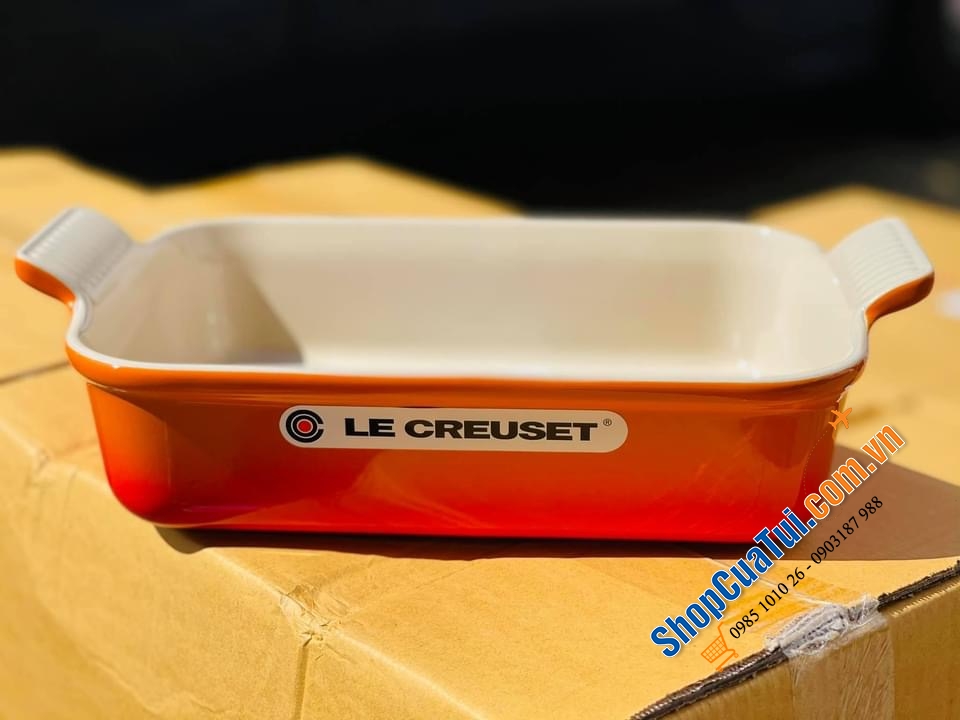 KHAY GỐM BỎ LÒ LE CREUSET 26 CM ĐỎ.