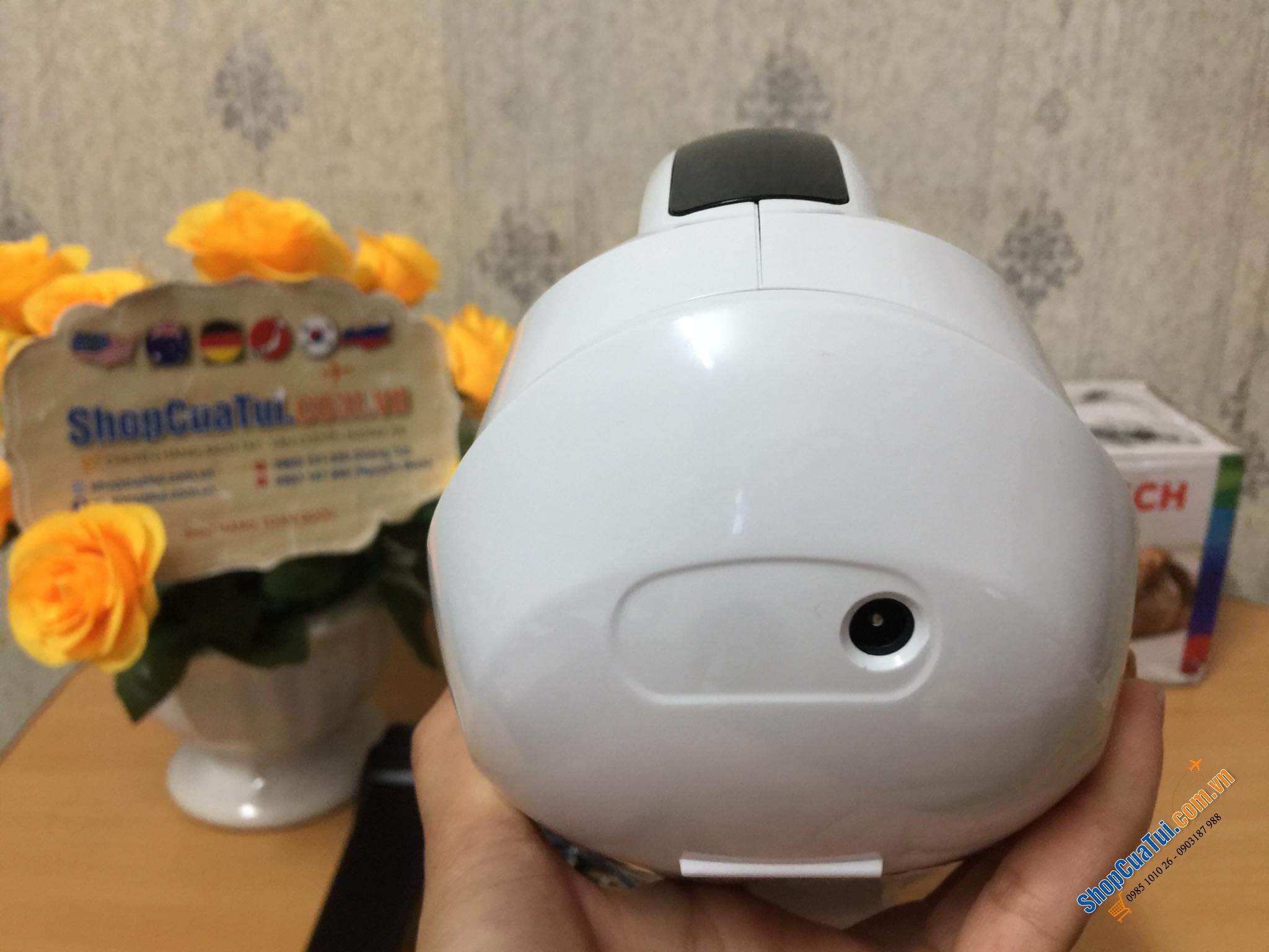 MÁY HÚT BỤI CẦM TAY BOSCH MÀU TRẮNG.