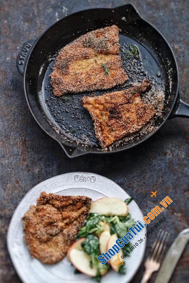 CHẢO STAUB 26 CM TAY CÁN DÀI VỚI 2 MIỆNG RÓT SIÊU TIỆN LỢI