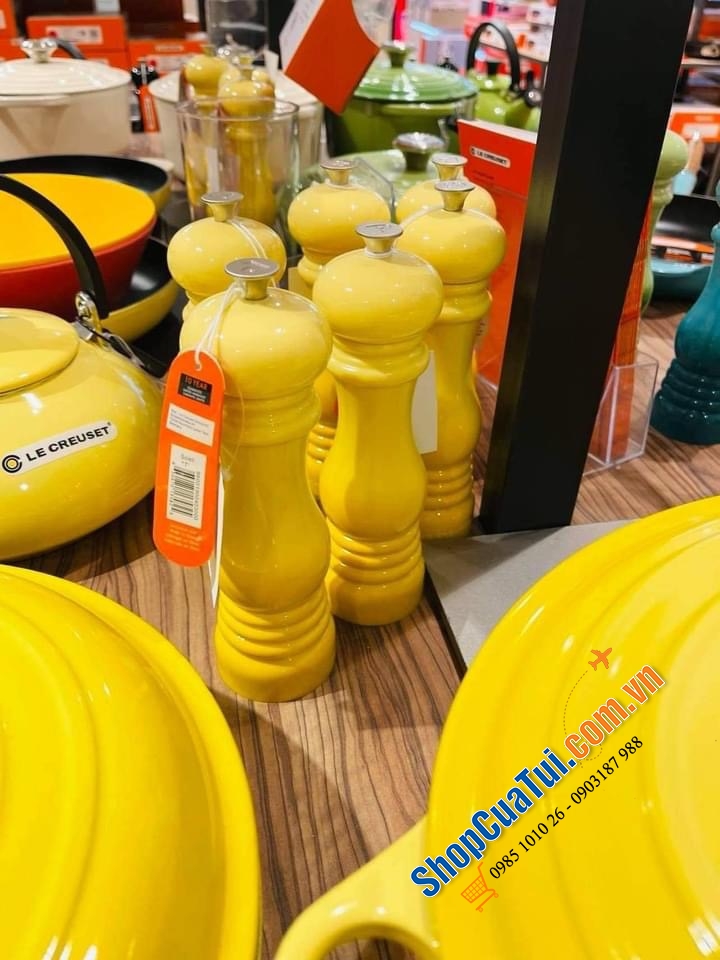 XAY TIÊU TAY LE CREUSET 21 cm MÀU ĐỎ - MÀU VÀNG