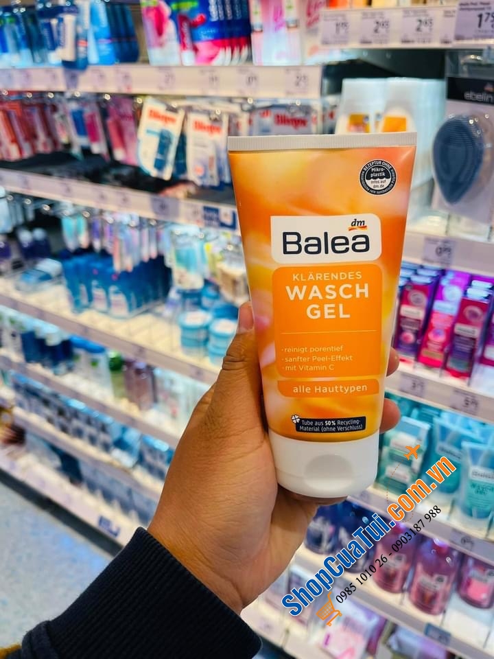 Sữa rửa mặt Balea Klarendes Waschgel cho mọi loại da với chiết xuất giàu vitamin C cùng công thức rửa sạch đặc biệt, giúp làm sạch mặt và thân thiện với da. - mẫu mới nhất