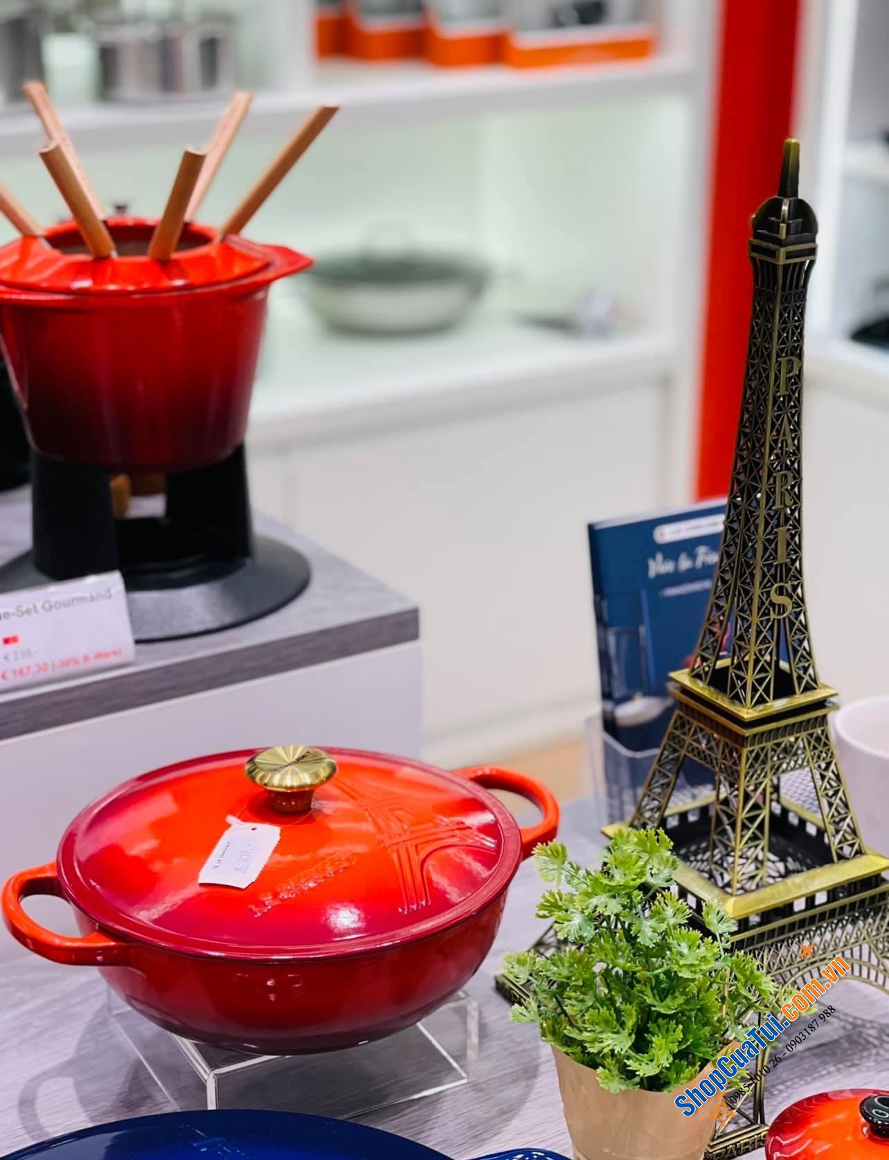 NỒI Le Creuset 22 cm bản limited in hình tháp MÀU ĐỎ - Nồi tháp Eiffel hãng chỉ sản xuất duy nhất 1 lần và không ra nữa