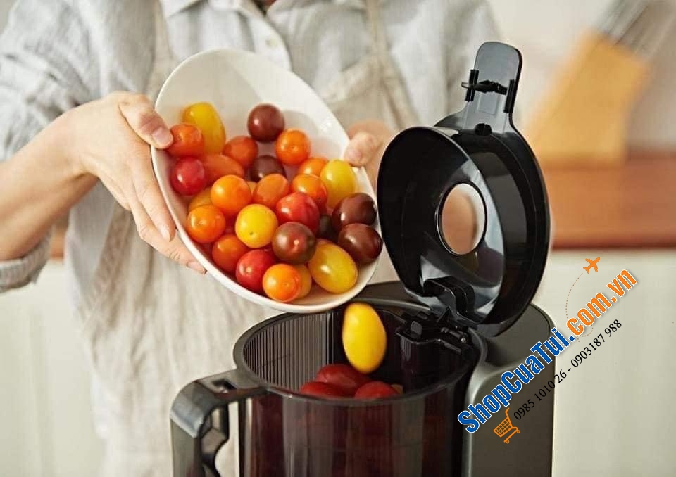 Máy ép chậm HUROM H200 - không cần cắt nhỏ, không cần cho hoa quả vào từ từ - Đỉnh cao trong làng máy ép