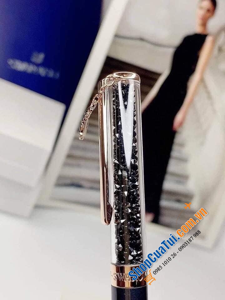 BÚT KÍ SWAROVSKI ĐEN CÓ HÌNH LÔNG VŨ ĐÍNH ĐÁ.