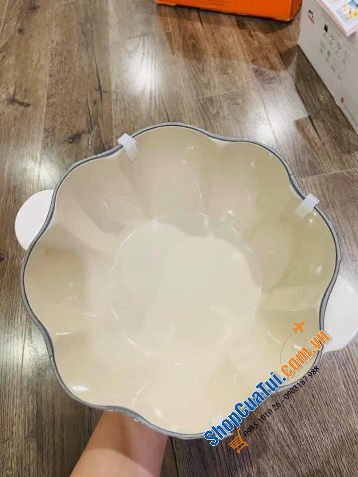 NỒI GANG LE CREUSET BÍ NGÔ 22 CM - MADE IN FRANCE.