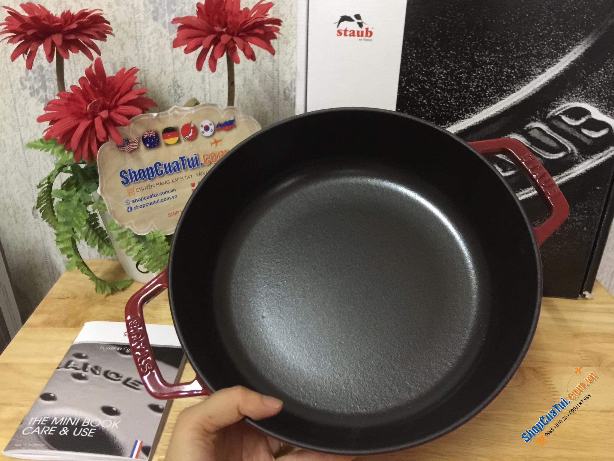 NỒI CHẢO STAUB 28 CM VUNG KÍNH. Màu đỏ