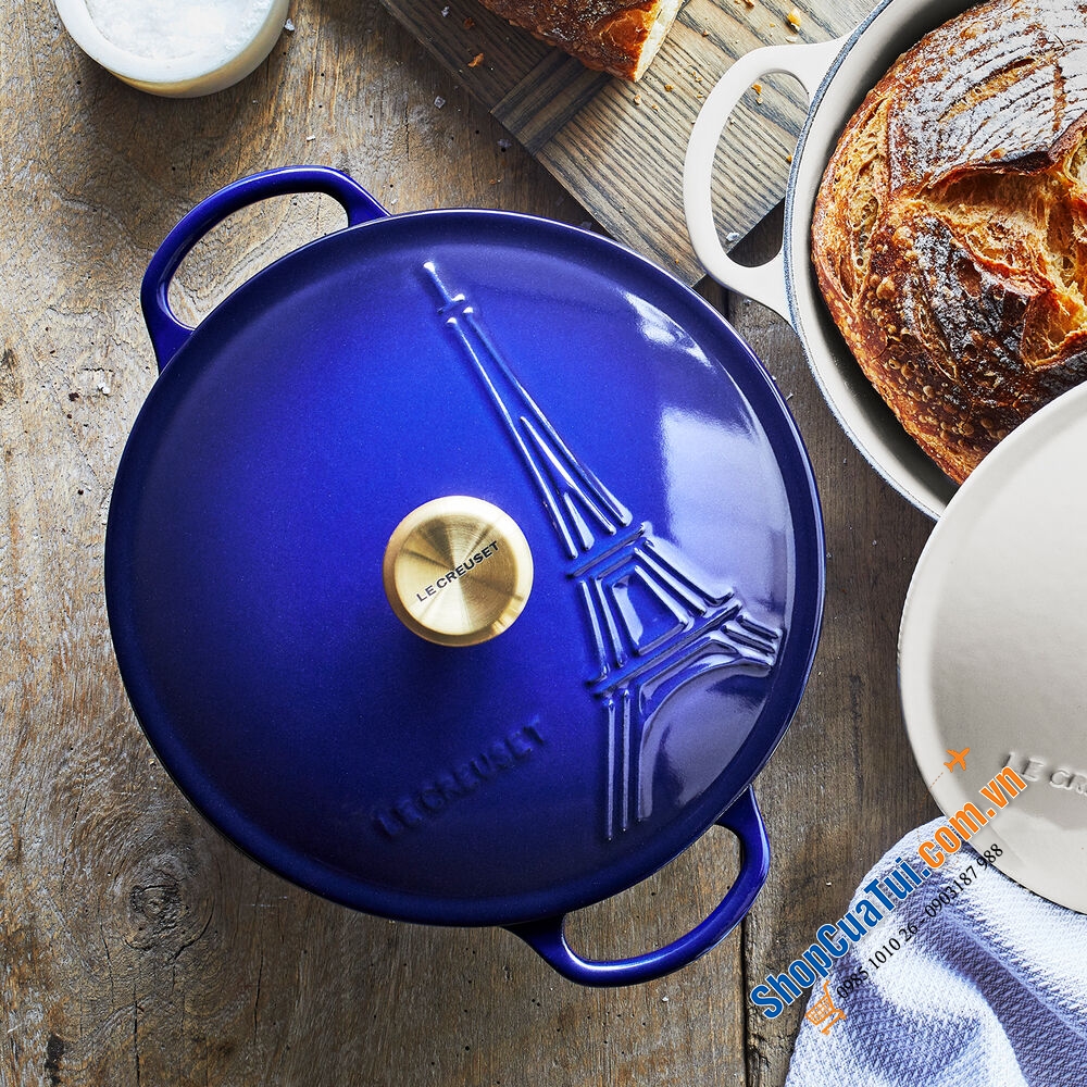 Nồi LE CREUSET tháp Eiffel màu xanh núm vàng. - NỒI Le Creuset 22 cm bản limited in hình tháp MÀU XANH
