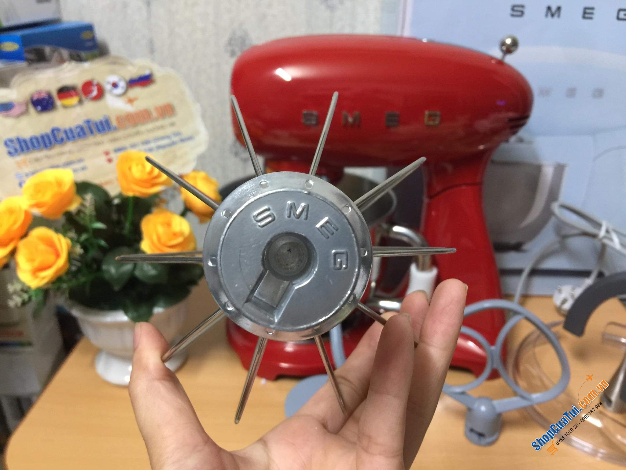 Máy trộn bột Smeg SMF03RDEU - ĐỎ TOÀN THÂN đầy phong cách