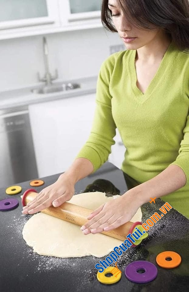 Cây lăn bột Joseph Joseph thông minh cho các mẹ nội trợ đảm đang hay cho các bé phụ mẹ nấu nướng. - Cây Lăn Bột Joseph Joseph 20085