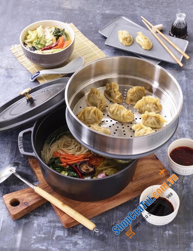 NỒI GANG ĐÚC STAUB + KÈM XỬNG MÀU - SIZE 26CM MÀU ĐỎ RƯỢU VANG ĐẬM.