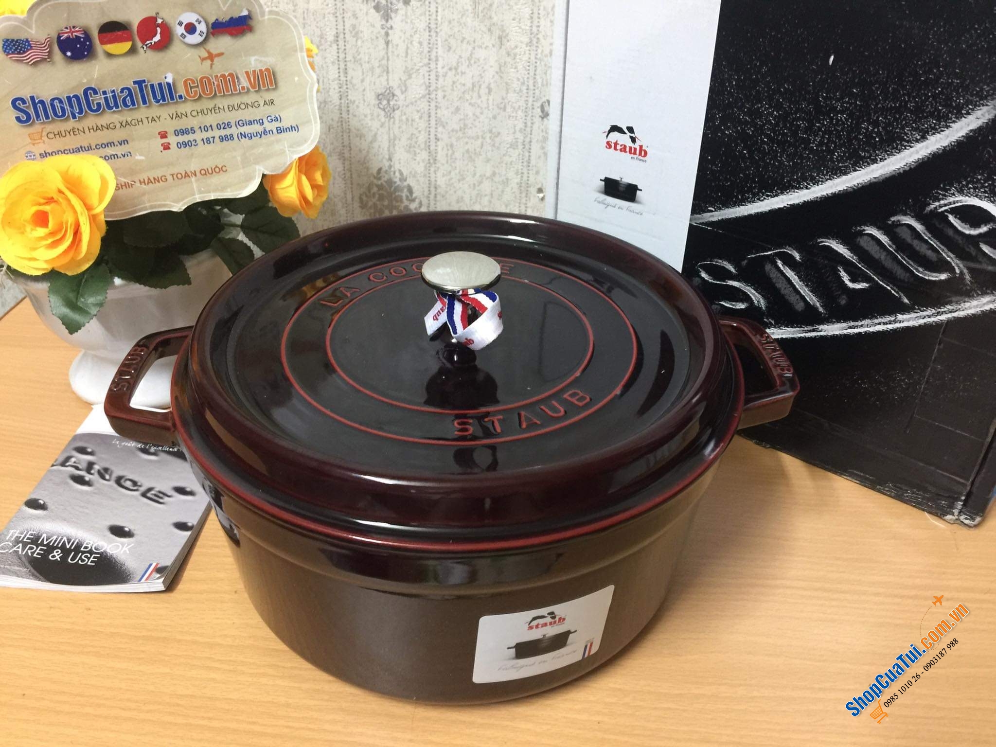 NỒI GANG ĐÚC STAUB + KÈM XỬNG MÀU - SIZE 26CM MÀU ĐỎ RƯỢU VANG ĐẬM.