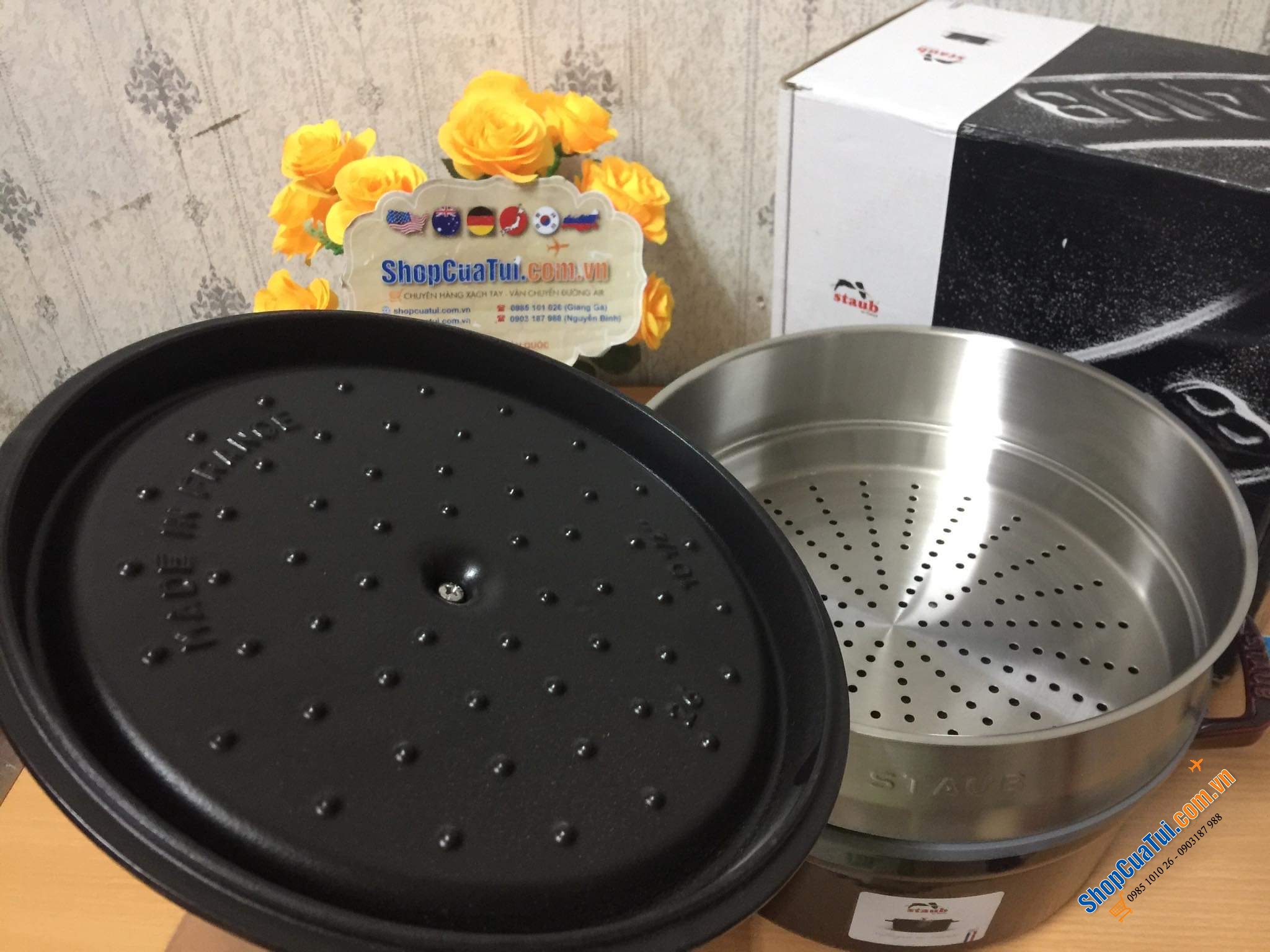 NỒI GANG ĐÚC STAUB + KÈM XỬNG MÀU - SIZE 26CM MÀU ĐỎ RƯỢU VANG ĐẬM.