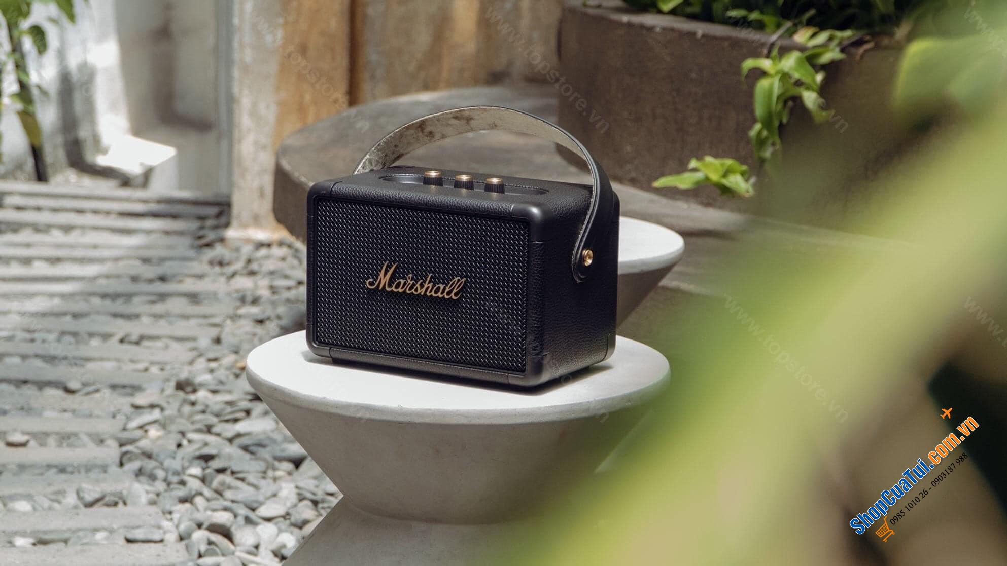 Loa Marshall Killburn 2 bản Black & Brass - Cho khả năng chơi nhạc lên tới 20 giờ chỉ trên một lần sạc, công nghệ Bluetooth 5.0 aptX, phát nhạc với bất kỳ thiết bị Bluetooth nào ở khoảng cách 9m