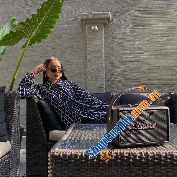 Loa Marshall Killburn 2 bản Black & Brass - Cho khả năng chơi nhạc lên tới 20 giờ chỉ trên một lần sạc, công nghệ Bluetooth 5.0 aptX, phát nhạc với bất kỳ thiết bị Bluetooth nào ở khoảng cách 9m