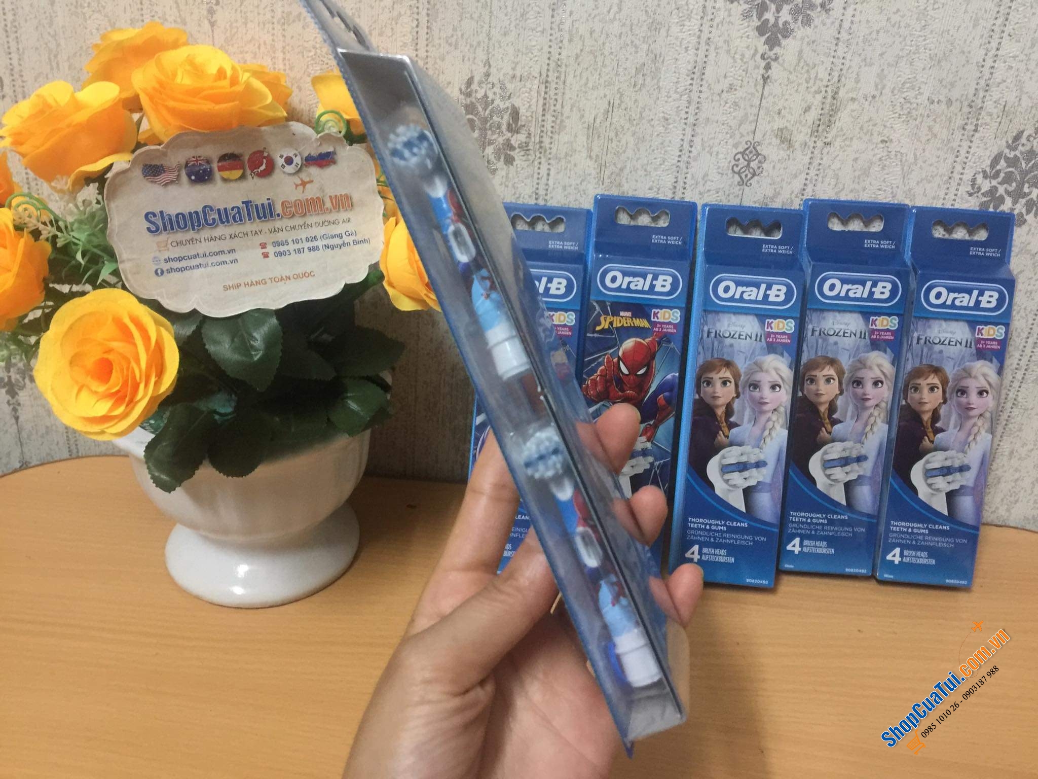 Set 3 hoặc 4 đầu bàn chải điện trẻ em Oral-B Stages Power có sẵn hình cho bé gái & hình cho bé trai