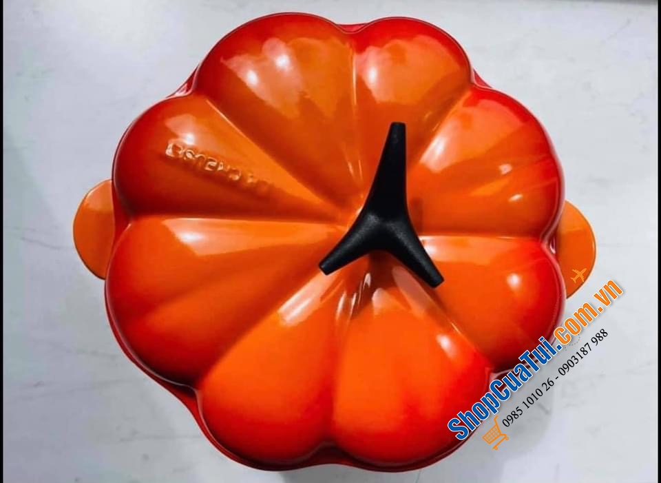 NỒI GANG LE CREUSET BÍ NGÔ MÀU CAM 22 CM - MADE IN FRANCE.