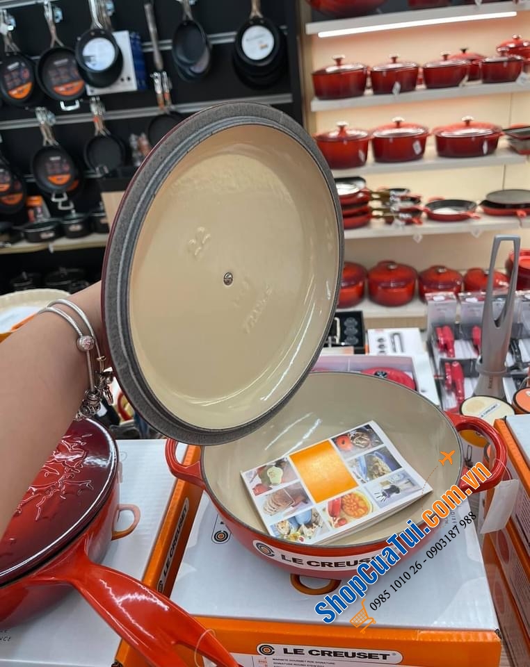 Nồi chảo Le Creuset Stew pot 22 cm màu đỏ Cao 10.5cm Dung tích 2.2l