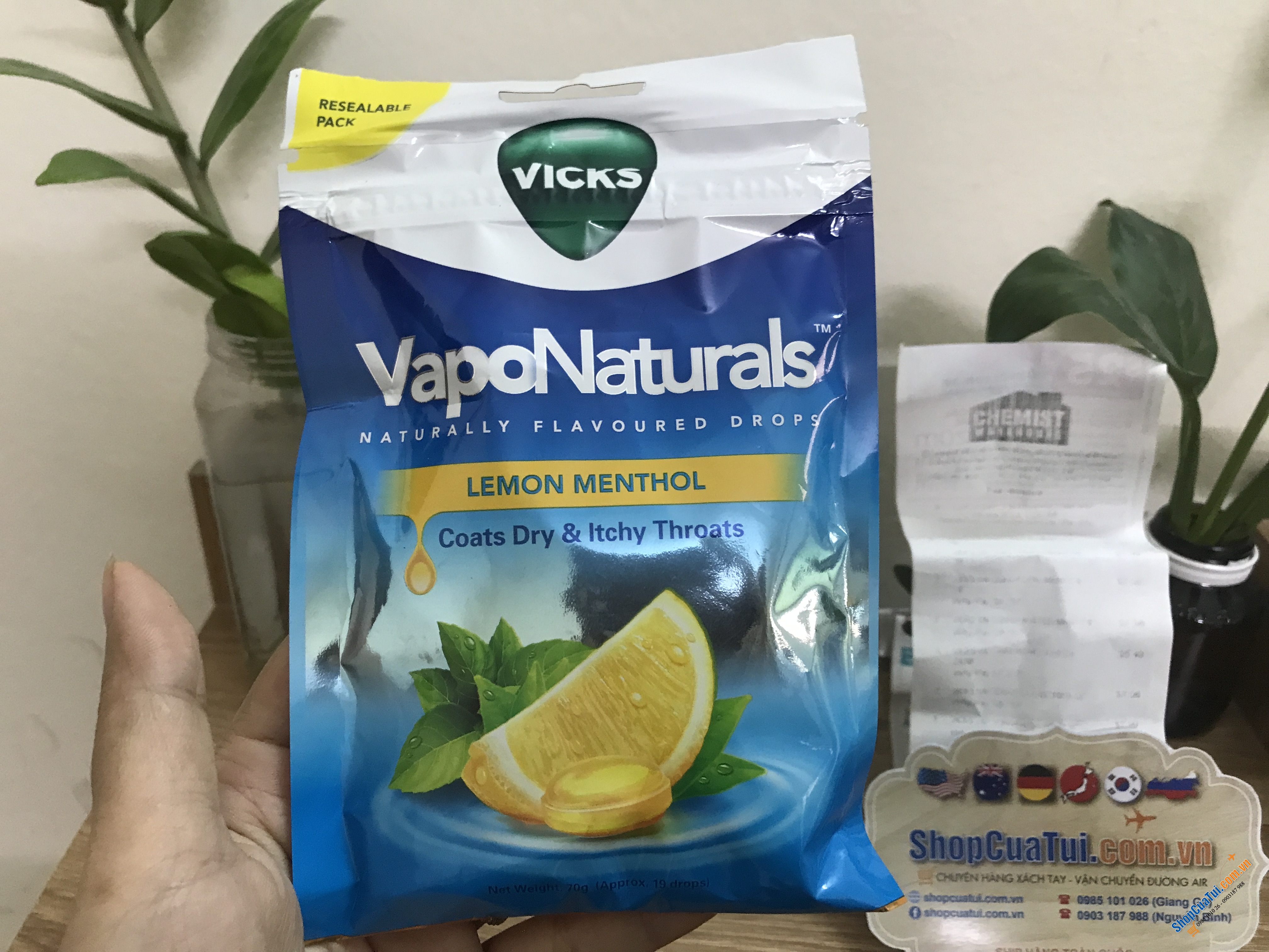 Viên kẹo ngậm trị ho và viêm họng Vicks VapoNaturals Lemon Menthol Throat Lozenges 19 Naturally Flavoured Drops 70g Resealable Bag