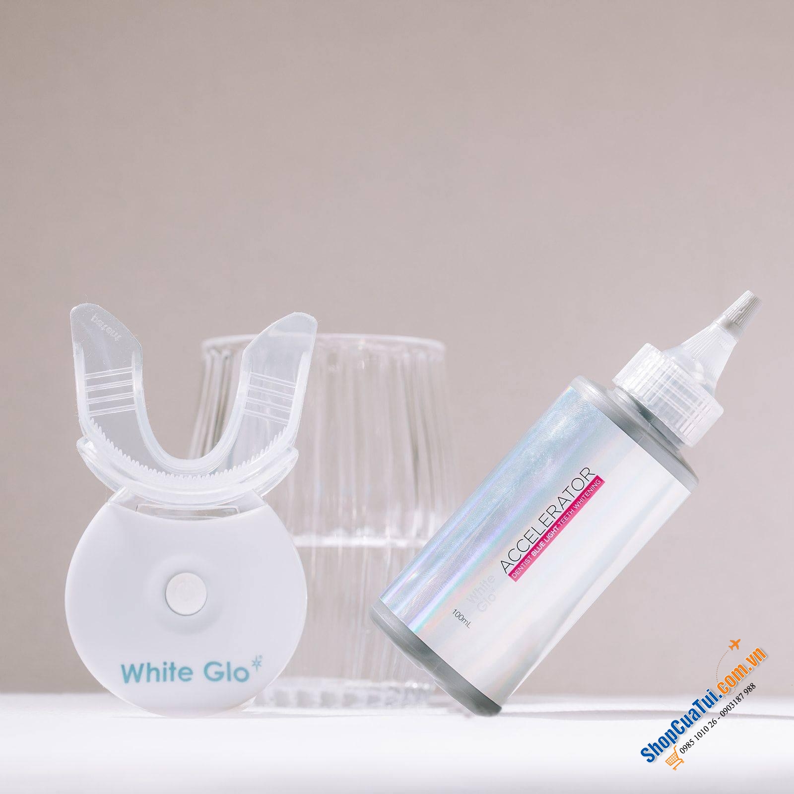Máy Làm Trắng Răng White Glo White Accelerator Blue Light Teeth Whitening System Sử dụng công nghệ nha khoa, quang phổ màu xanh giúp kích hoạt gel làm trắng, cho hàm răng trắng hơn 8 sắc độ trong vòng 7 ngày