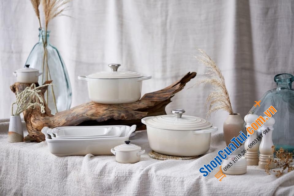 KHAY GỐM BỎ LÒ LE CREUSET 26 CM TRẮNG XÁM.