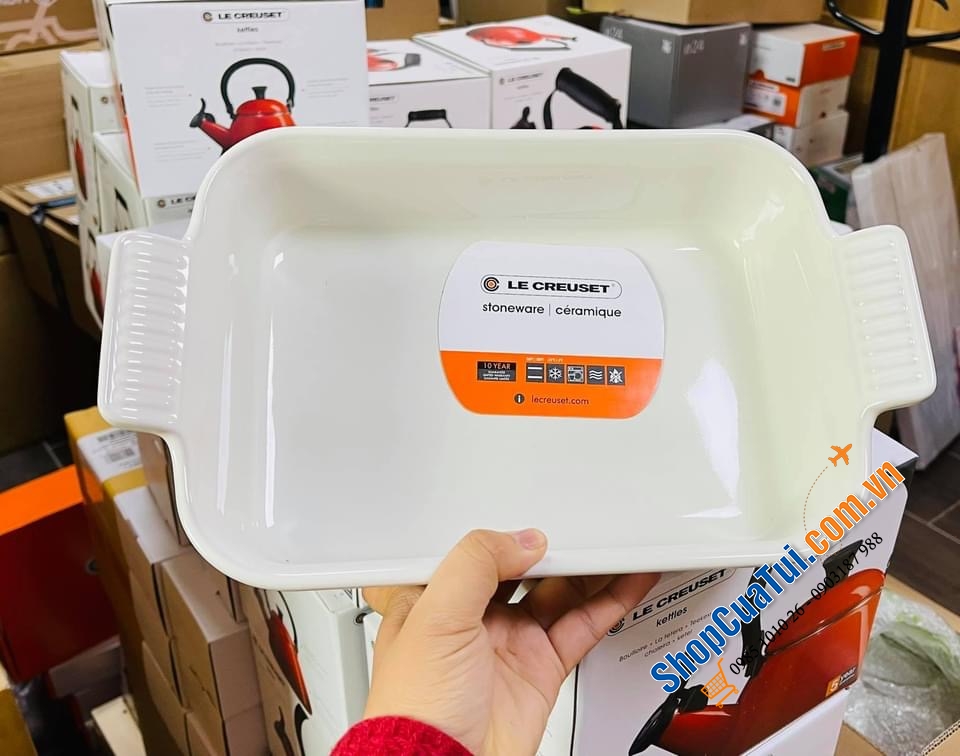 KHAY GỐM BỎ LÒ LE CREUSET 26 CM TRẮNG XÁM.