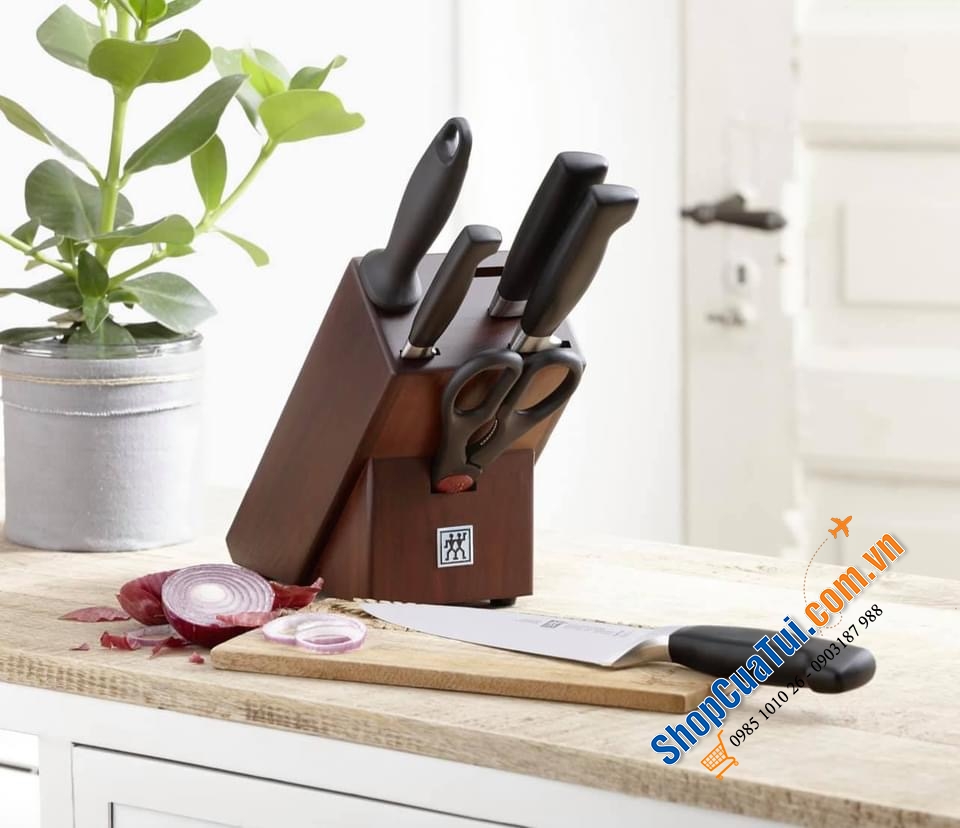 Bộ dao Zwilling Vier Sterne Four Star 7 món - Đốc gỗ óc chó nâu tự nhiên -  thuộc dòng dao đắt nhất hiện nay của Zwilling danh giá đc sx tại Đức.