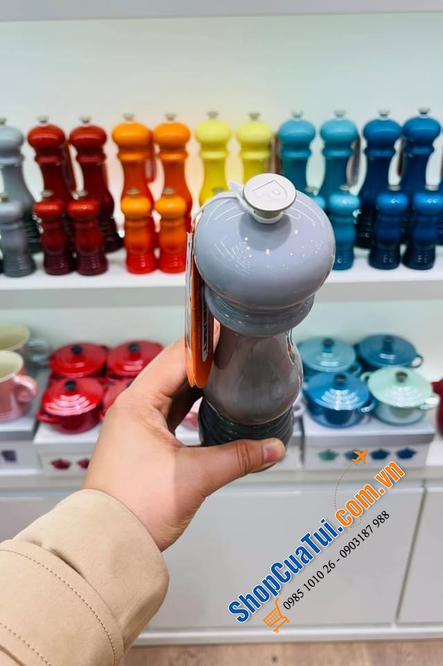 XAY TIÊU/ MUỐI TAY LE CREUSET 21 cm MÀU XÁM.